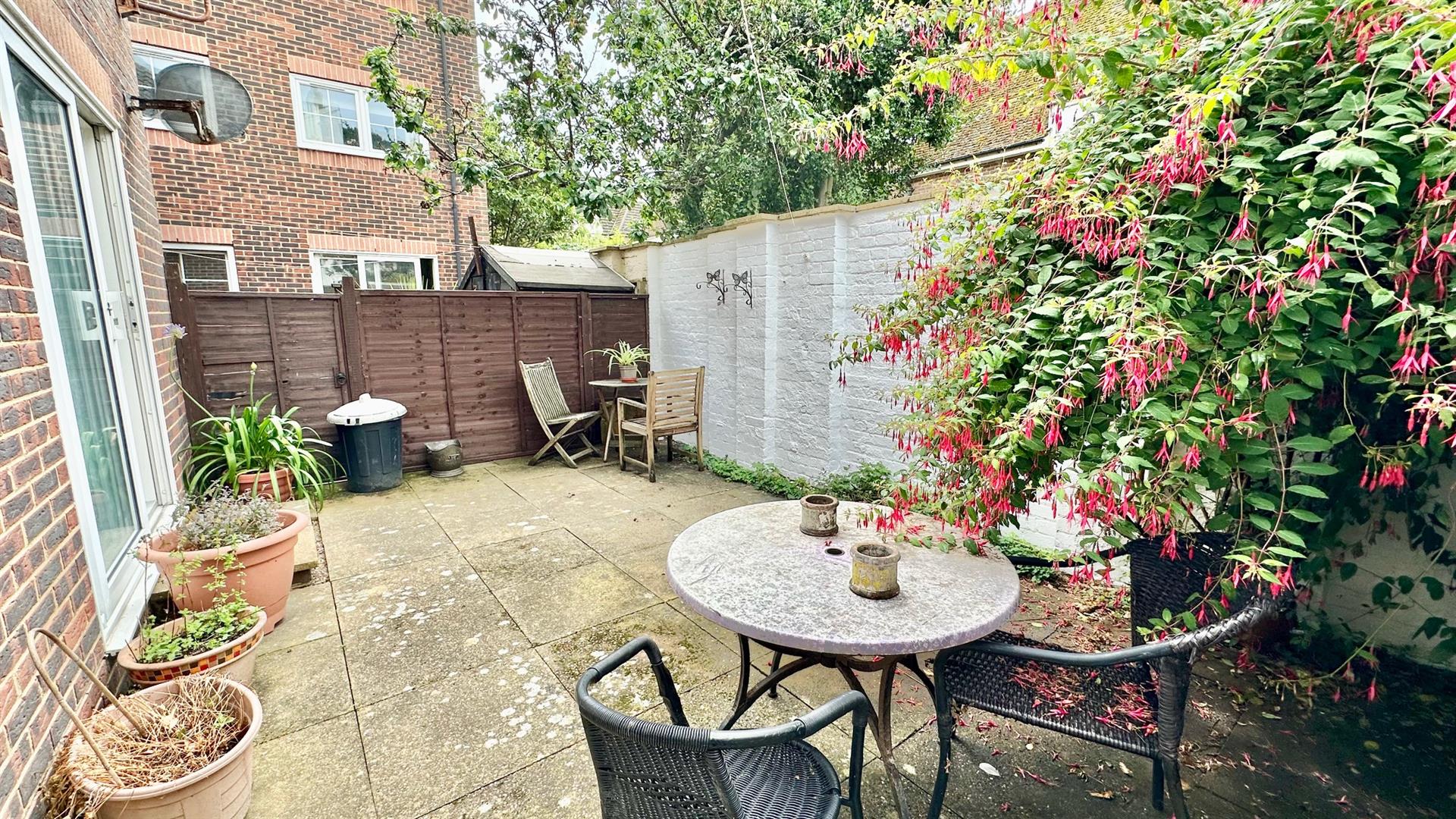 2 bed property in 71 The Bourne,  Old Town, Hastings